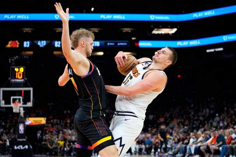 Jokic gets technical, tries to take ball from Suns owner